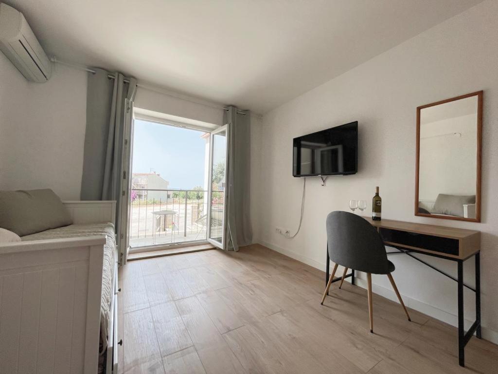 Caramel Comforts With Sea View In Stinjan Only 300 Meters From The Beach Pula Eksteriør billede