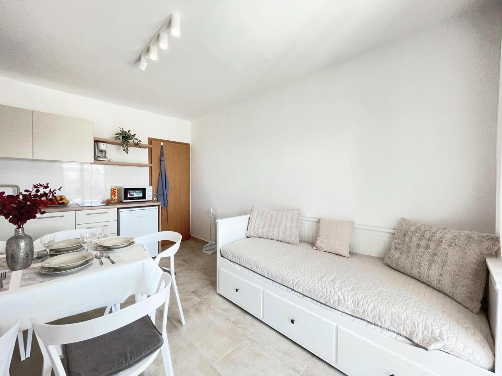 Caramel Comforts With Sea View In Stinjan Only 300 Meters From The Beach Pula Eksteriør billede