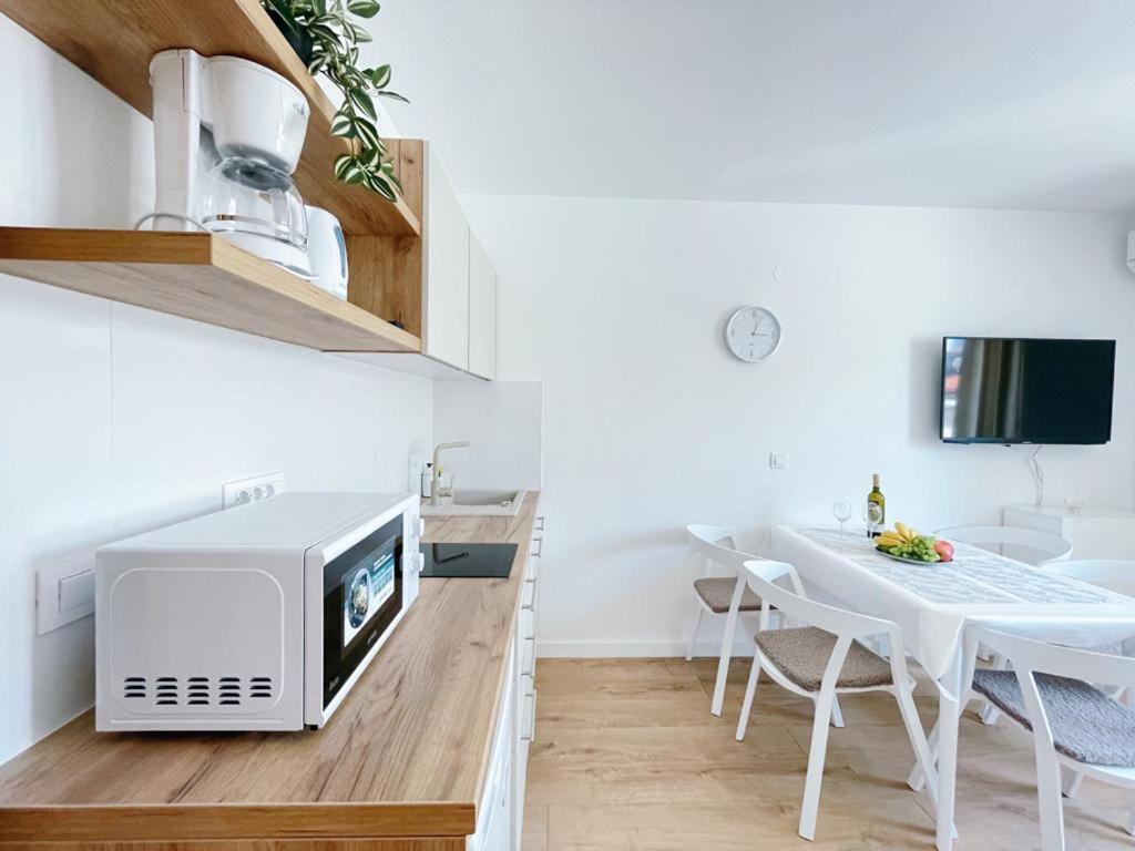 Caramel Comforts With Sea View In Stinjan Only 300 Meters From The Beach Pula Eksteriør billede