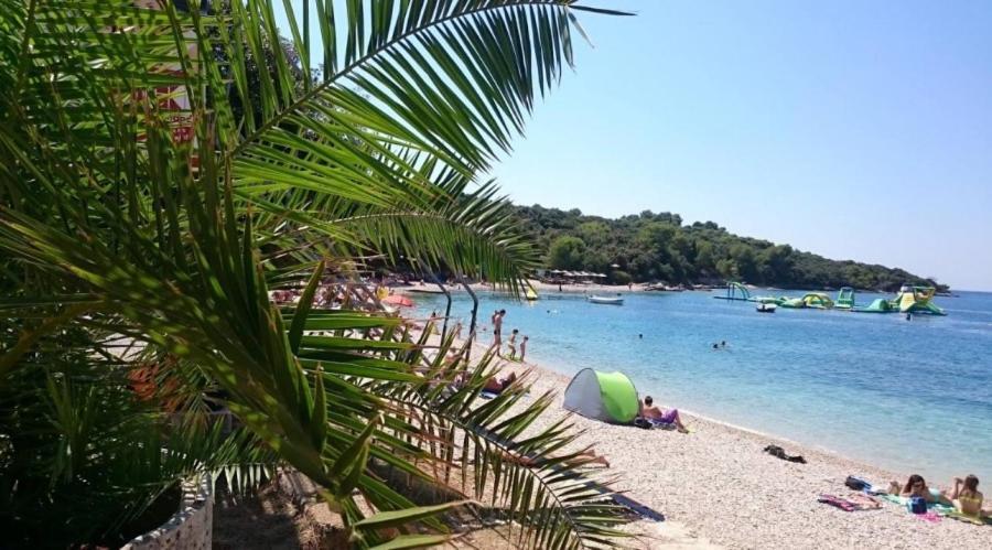 Caramel Comforts With Sea View In Stinjan Only 300 Meters From The Beach Pula Eksteriør billede